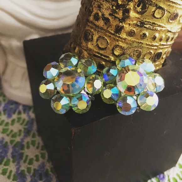 Vintage Jewelry - VTG Green Austrian Crystal Beaded Clip-on Earrings